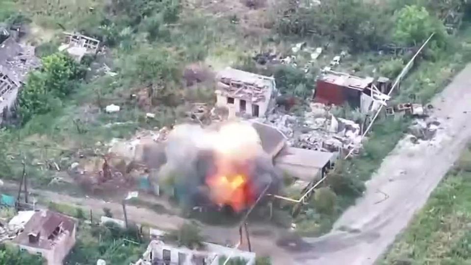 Кадры героической битвы Ивановской дивизии ВДВ за Часов Яр