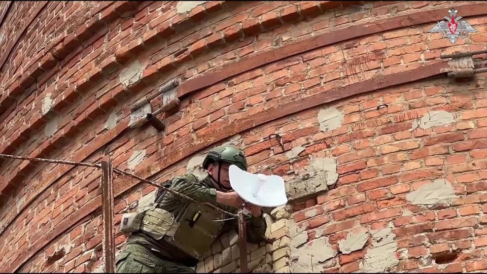 Минобороны России: Связисты группировки «Восток» обеспечили устойчивую связь между пунктами управления и мотострелковыми подразделениями в ДНР