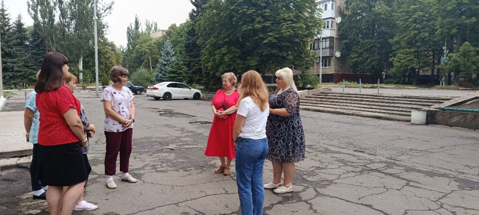 4 августа депутат Макеевского городского совета Оксана Бевцык провела встречи с жителями по адресам: 2-й микрорайон, дд. 5, 6, а также на ул. Гаврилова, д. 4