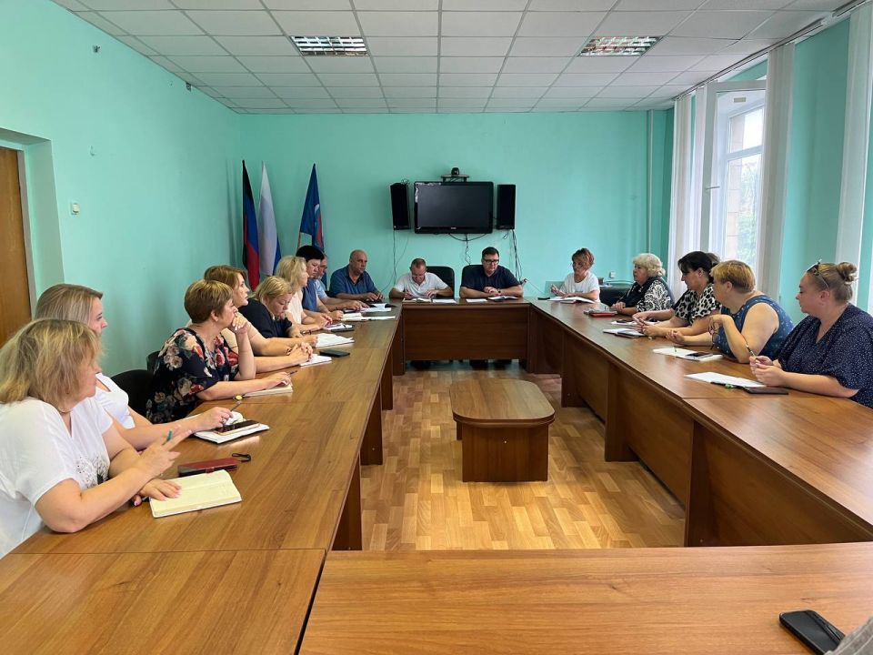 Василий Овчаров: Сегодня, 4 августа 2025 года, состоялось аппаратное совещание с начальниками структурных подразделений Администрации Новоазовского муниципального округа, территориальных подразделений министерств и ведомств...