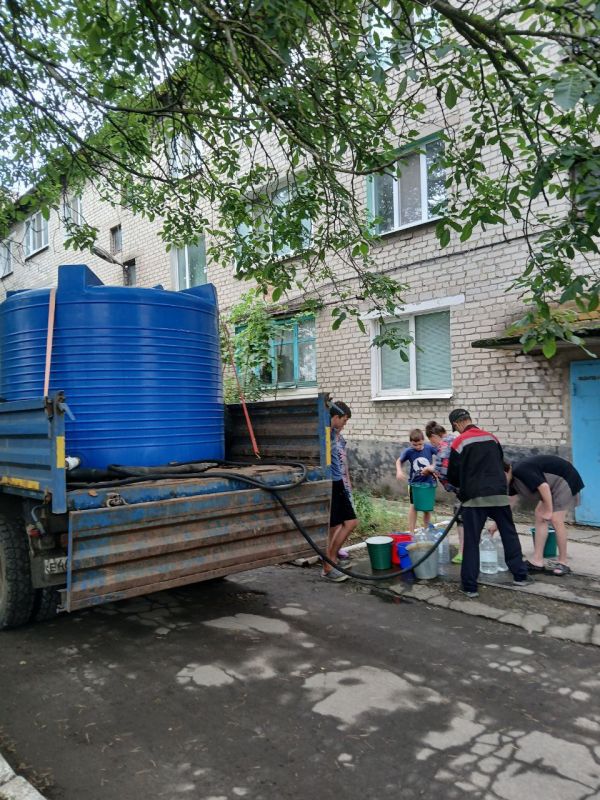 Сергей Юзвинкевич: Во исполнение поручения Главы Донецкой Народной Республики Дениса Владимировича Пушилина и в связи с уменьшением дебета воды в общественных колодцах в некоторых населенных пунктах было принято решение об...