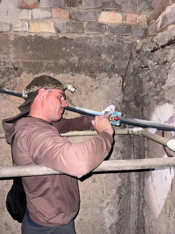 Слесари Магаданской области вывели кран с водой в одном из домов Ждановки