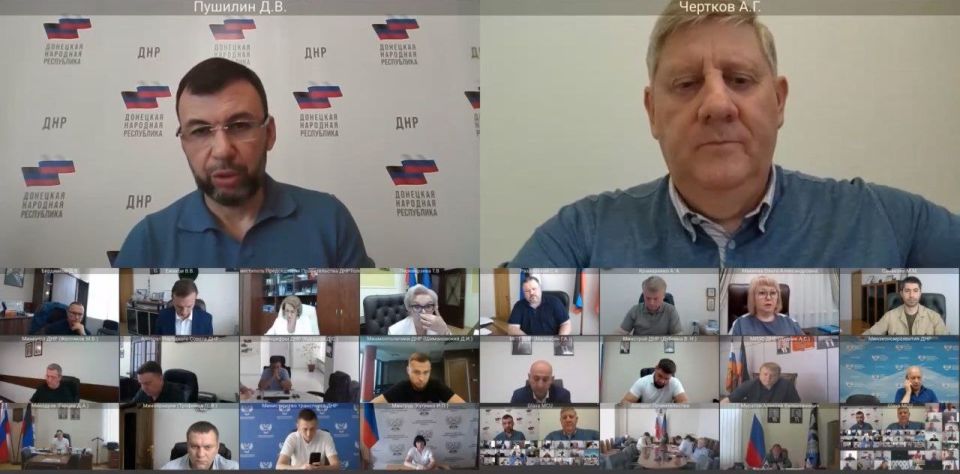 Глава ДНР Денис Пушилин в ходе оперативного совещания поручил руководителю штаба по воде -Председателю Правительства ДНР Андрею Черткову усилить контроль за исполнением плана по восполнению ресурса в обмелевших водоемах