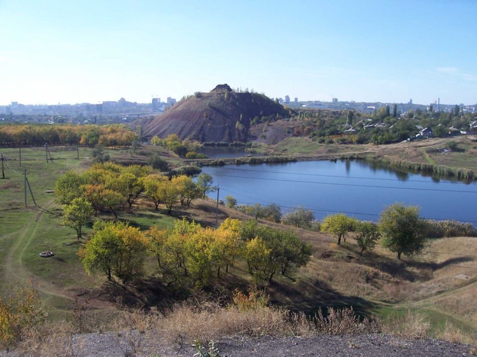 На территории Червоногвардейского района расположены 2 микрорайона и 10 жилых массивов, имеющих свою уникальную атмосферу и характер, что делает жизнь в районе разнообразной и интересной: