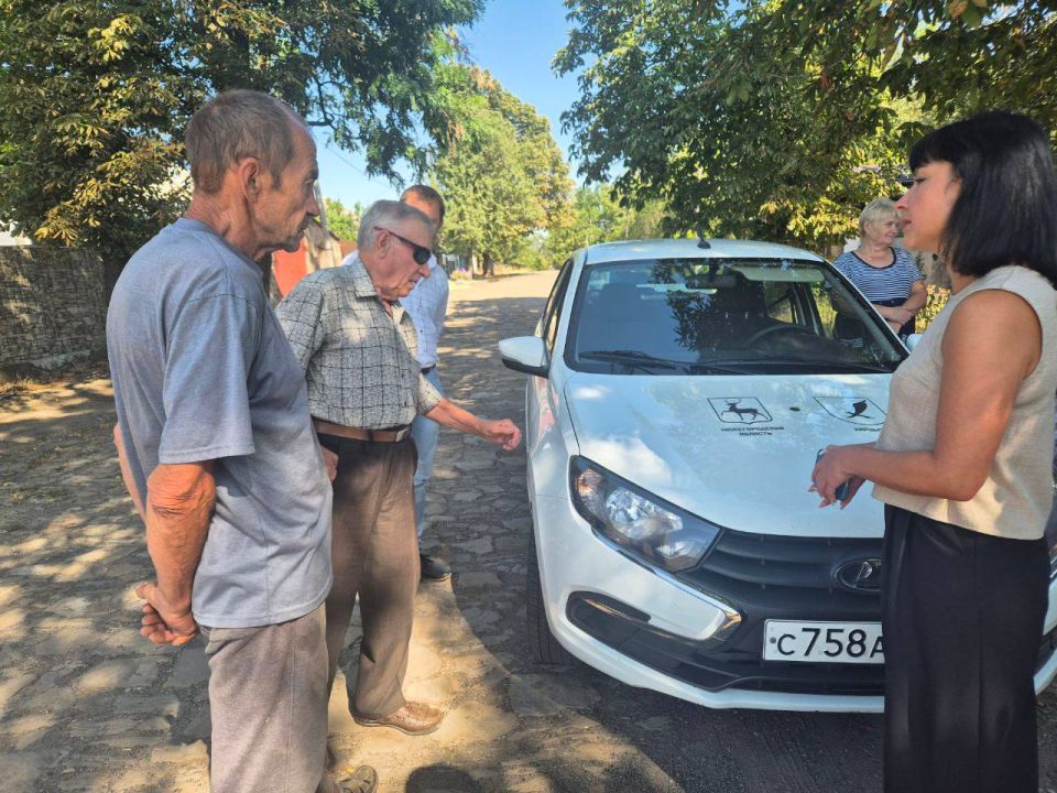 1 августа заместитель главы Администрации городского округа Харцызск Юлия Михайленко в пгт Троицко-Харцызск провела сход граждан на улице Шевченко, на котором были обсуждены актуальные вопросы и проблемы, волнующие местных...