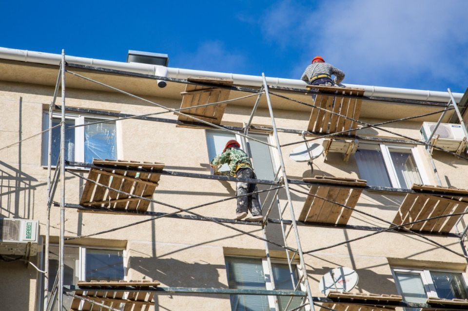 Борис Трима: В Мангушском округе ведётся капитальный ремонт многоквартирных жилых домов