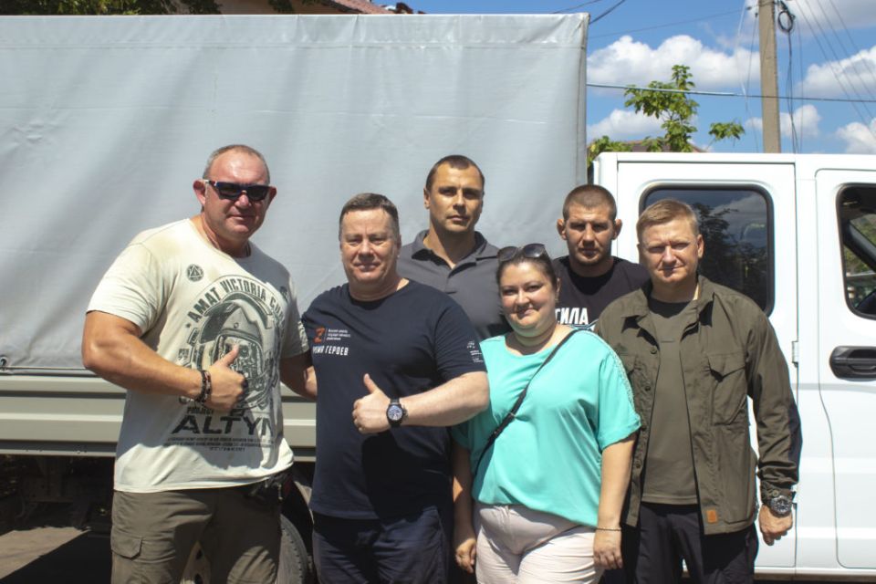 Депутаты Народного Совета ДНР привезли гуманитарную помощь жителям Кураховского округа