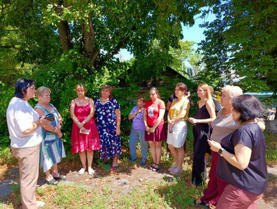 Михаил Меренков: По поручению Главы ДНР Дениса Пушилина состоялась встреча первого заместителя руководителя Управы Буденновского внутригородского района Елены Булавицкой с жителями района