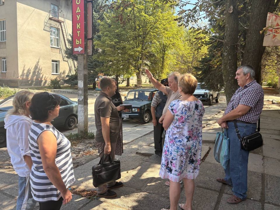 Во исполнение поручения Главы Донецкой Народной Республики Дениса Владимировича Пушилина о ведении постоянного диалога с жителями республики, заместитель главы администрации городского округа Дебальцево Виталий Тур провел...
