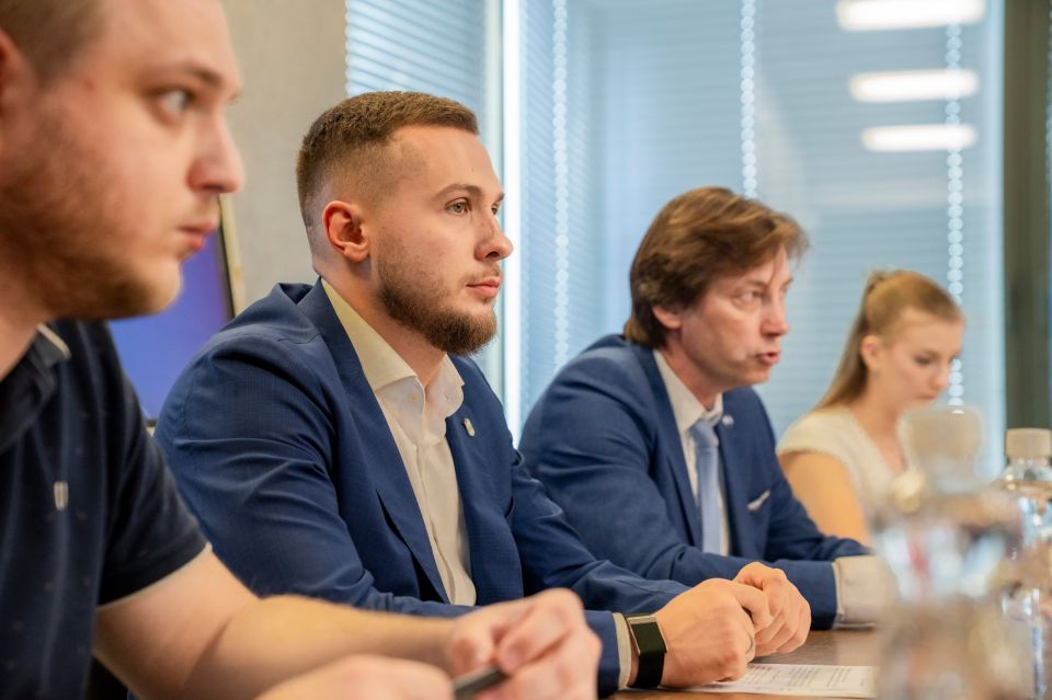 Кто «за»? Кто «против»? Кто «воздержался»?