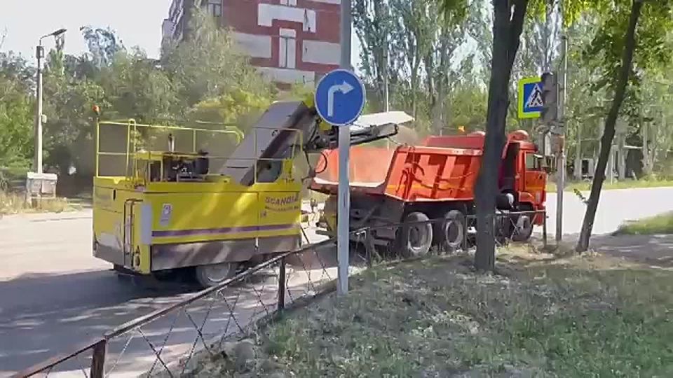 Благоустройство Горловки продолжается при поддержке техники из Кузбасса