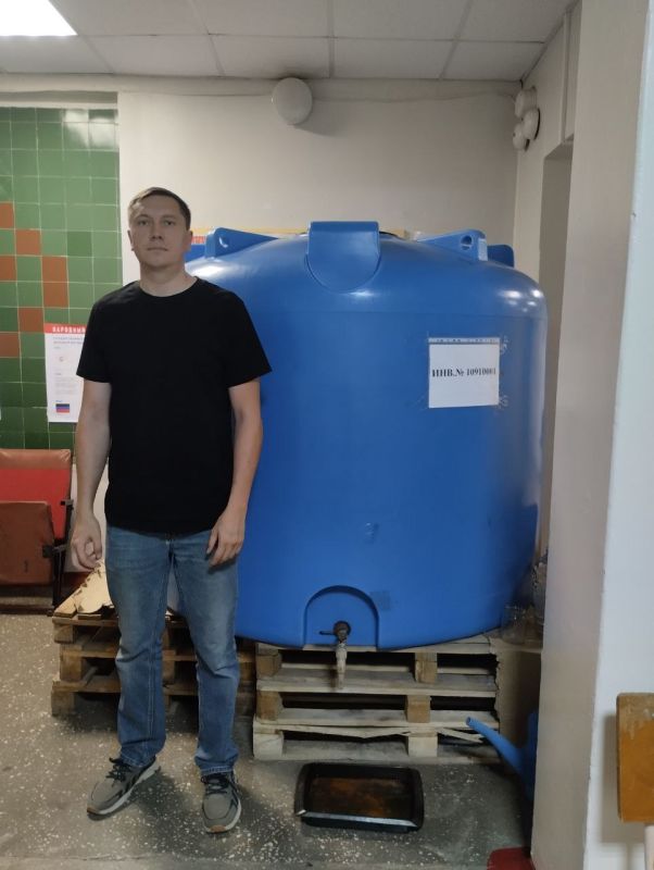 Михаил Меренков: По поручению Главы ДНР Дениса Пушилина, с целью обеспечения населения водой в Буденновском внутригородском районе городского округа Донецк, установлена ёмкость для разбора технической воды по улице Полоцкая...