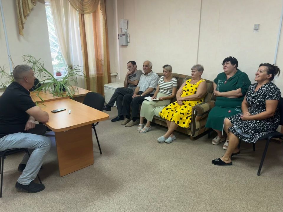 5 августа начальник Старобешевского территориального отдела Администрации Старобешевского муниципального округа Артем Ляшов провел встречу с трудовым коллективом ГБУ «Государственная ветеринарная больница»