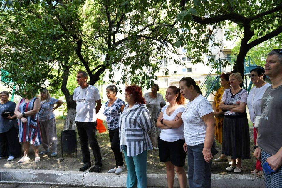 Владислав Ключаров: Сегодня обсудил с жителями Червоногвардейского района вопросы ремонта дорог, водоснабжения и вывоза мусора