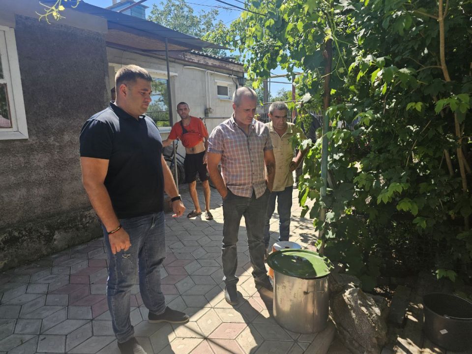 Депутат Мангушского муниципального совета от Всероссийской политической партии «ЕДИНАЯ РОССИЯ» Зипа Алексей Витальевич провел встречу с жителями села Приазовское