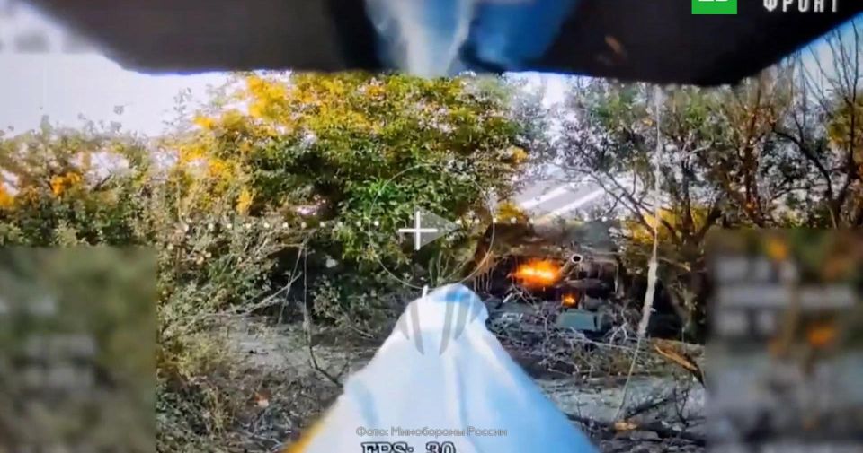 Украинский танк подбили FPV-дронами в районе Красноармейска