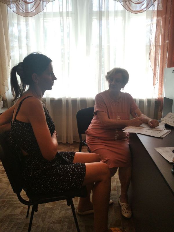 Состоялся прием граждан. Сегодня, 5 августа, депутат Торезского городского совета Донецкой Народной Республики Манина Наталья Николаевна провела прием граждан по адресу: г. Торез, ул. Пионерская, д. 3. К депутату обратились...