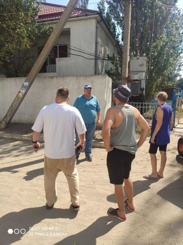 Депутат Мангушского муниципального совета от Всероссийской политической партии «ЕДИНАЯ РОССИЯ» Беш Владимир Васильевич обсудил с жителями проблемные вопросы пгт