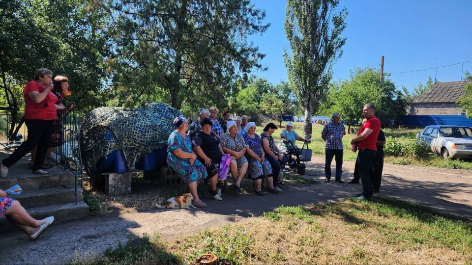 Таймураз Арсоев: Выполняя поручение Главы ДНР Дениса Пушилина сегодня выехал в село Петровское, проконтролировать доставку воды