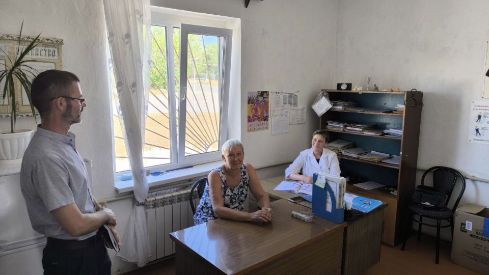 6 августа Заведующий Осыковским территориальным сектором Дмитренко Евгений провел встречу с коллективом ФАП села Осыково