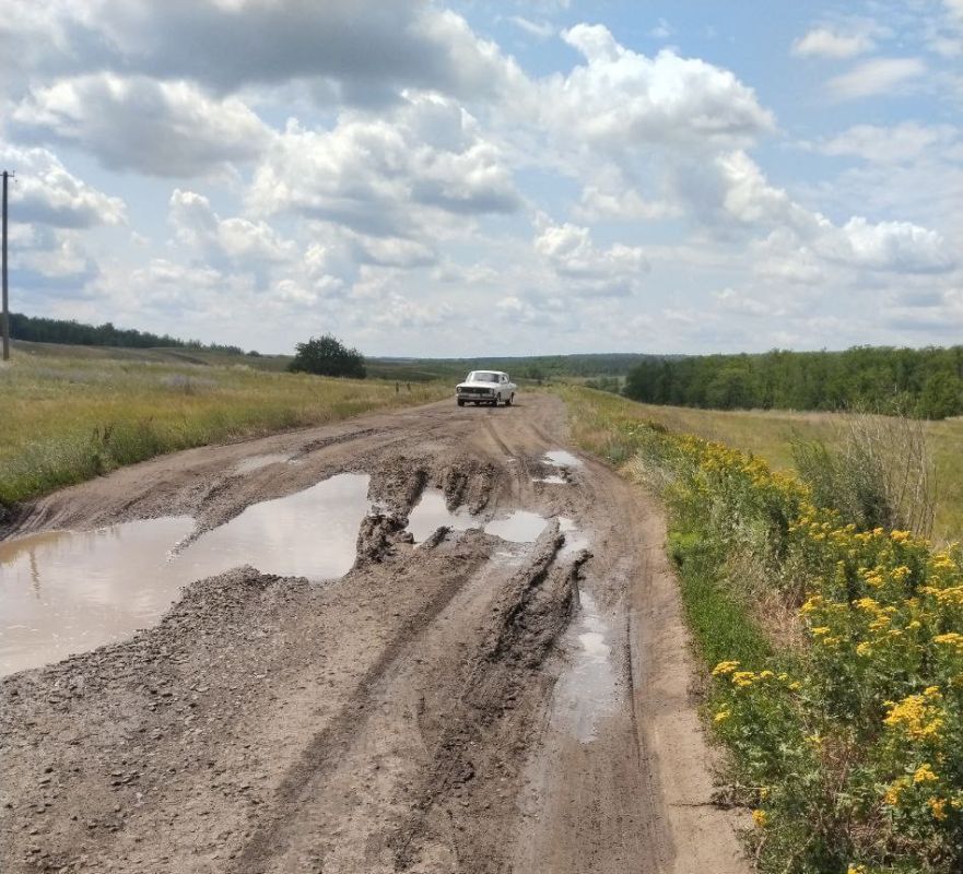 Сергей Юзвинкевич: ООО "Екатериновский карьер" отсыпал два аварийных участка дороги по ул. Ленина в с. Малоянисоль