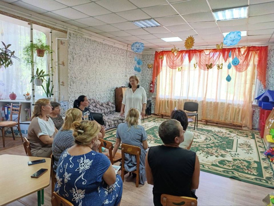 6 августа встречу с трудовым коллективом ГКДОУ «Детский сад № 179 общеразвивающего типа городского округа Макеевка» провела заместитель руководителя Управы Советского района Макеевки Надежда Прокапович