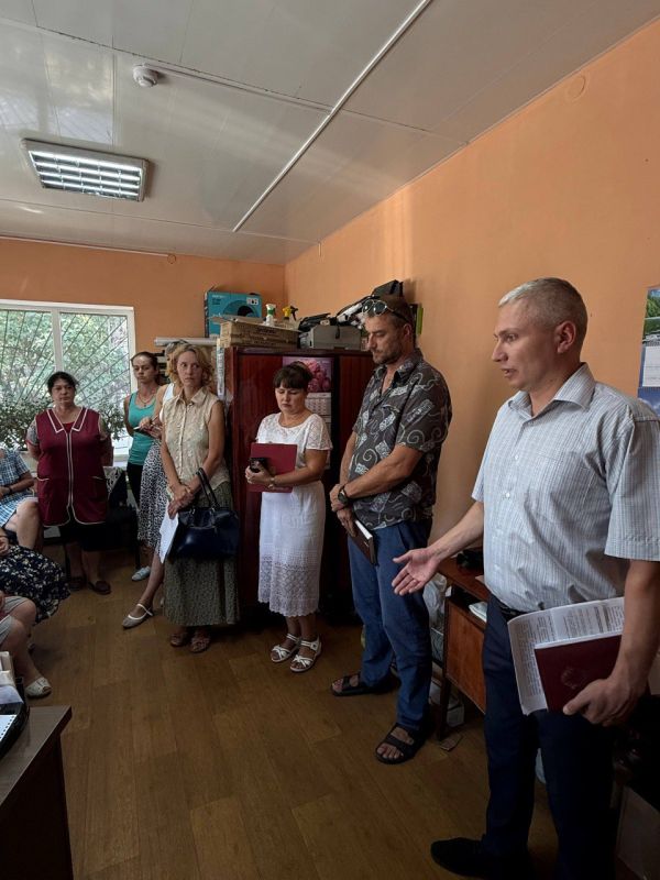 Сегодня, 06 августа, провел встречу с трудовым коллективом ООО «Старобешевский хлеб» начальник Моспинского территориального управления администрации городского округа Донецк Олег Владимирович Стрельченко