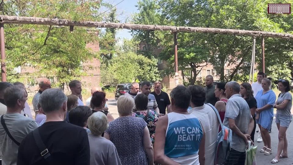 Глава ДНР Денис Пушилин провел сход жителей поселка Лидиевка в городе Донецке с Председателем Народного Совета ДНР Константином Кузьминым, Главой муниципального образования городской округ Донецк Алексеем Кулемзиным...