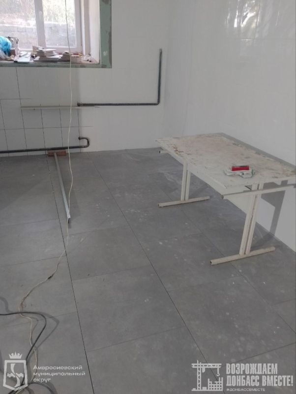 Игорь Лызов: В Амвросиевской школе № 4 продолжается благоустройство