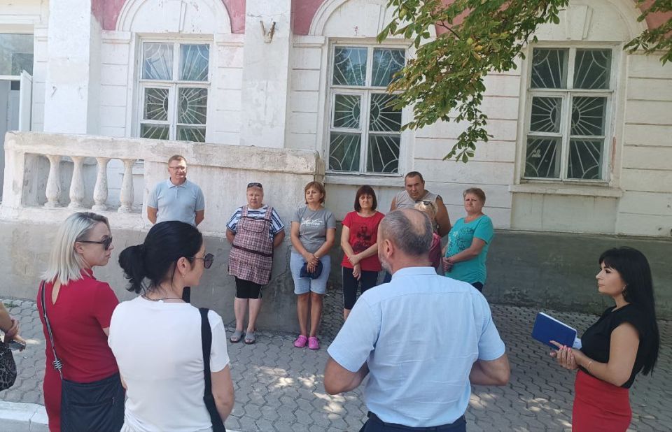 Депутат Вадим Морозов в городе Комсомольское Старобешевского муниципального округа провел встречу с жителями