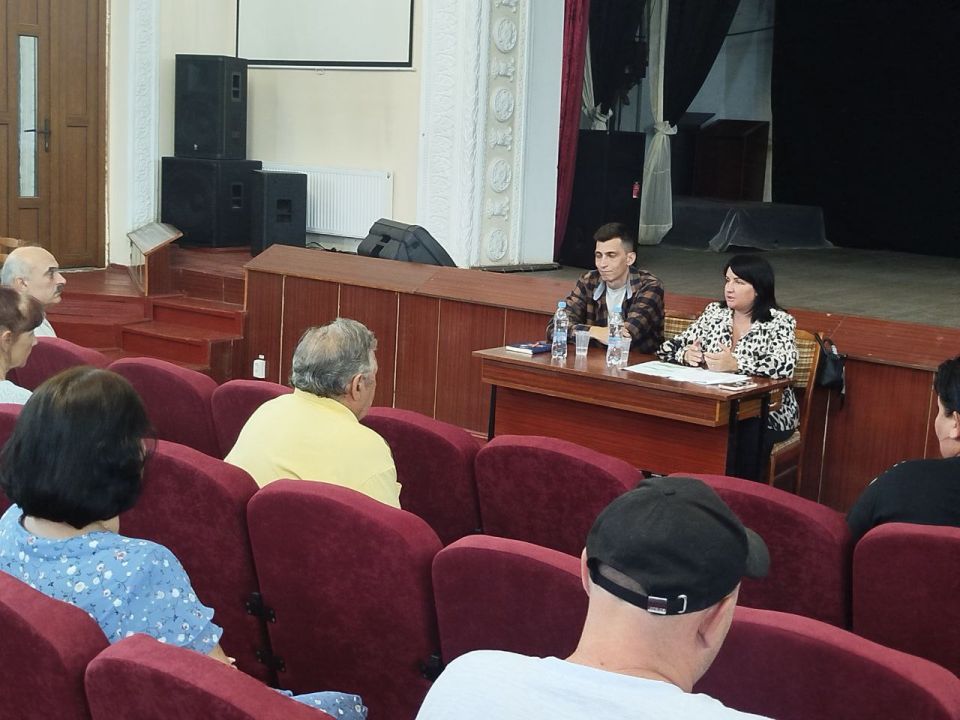 Встреча Елены Снисаренко с трудовым коллективом и жителями села Златоустовска