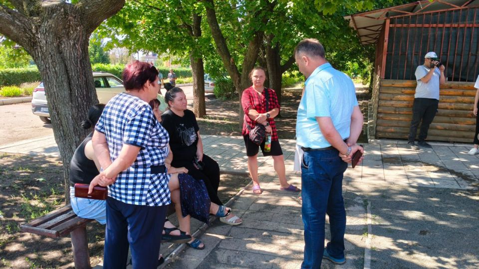 Таймураз Арсоев: Встреча с жителями Кировского: обсудили дороги, свет и автобусы