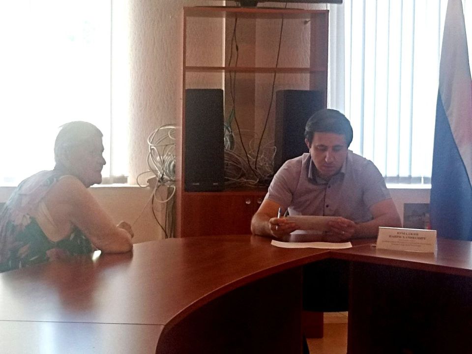 Заместитель главы Администрации Шахтерского муниципального округа обсудил со ждановцами вопросы жилищно-коммунальной сферы