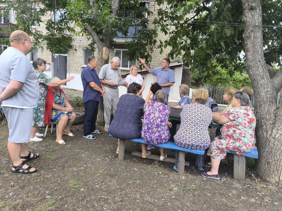 Александр Качанов провел встречи с жителями Докучаевска
