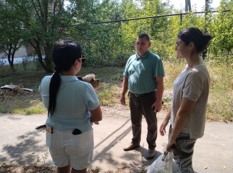 7 августа руководитель Управы Червоногвардейского внутригородского района Антон Гринзовский по партийному проекту «Управдом» партии «Единая Россия» провел встречу с жителями жилого массива Горького по улице Чубаря