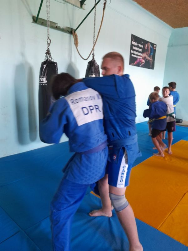 6 августа в рамках реализации проекта «Детский спорт» Партии «Единая Россия» на базе МБУ ДО «Мангушская СШ» в пгт