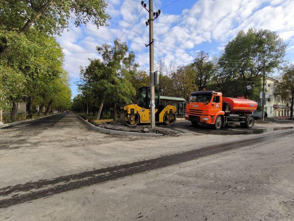 Александр Качанов: Якутия приступила к укладке асфальта на улице Лихолетова в Докучаевске