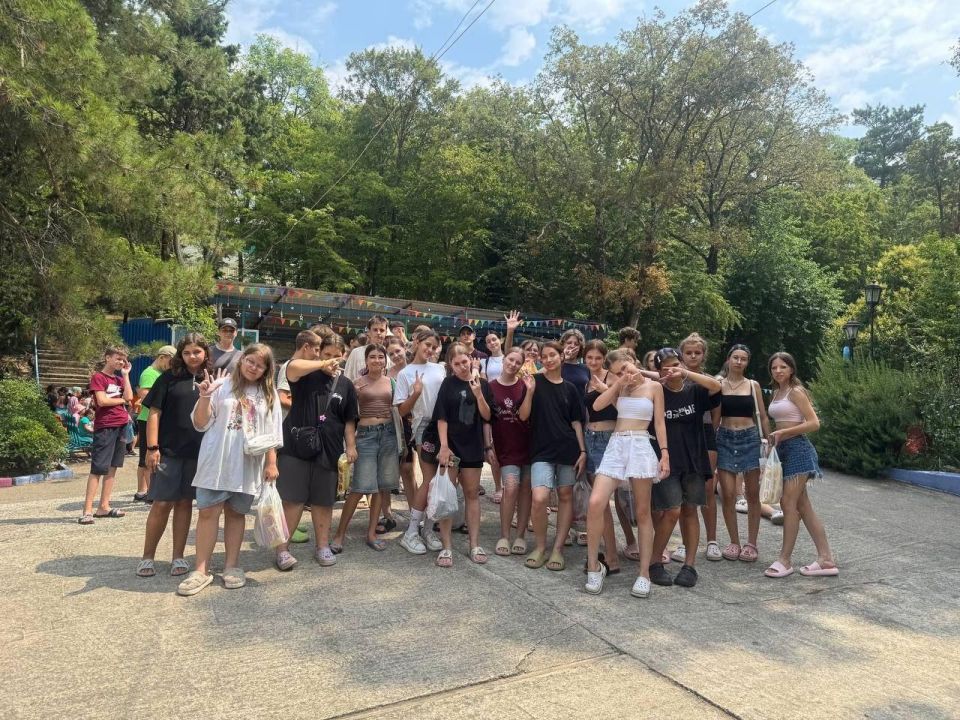 Дети Докучаевска продолжают отдыхать на морском побережье благодаря Якутии