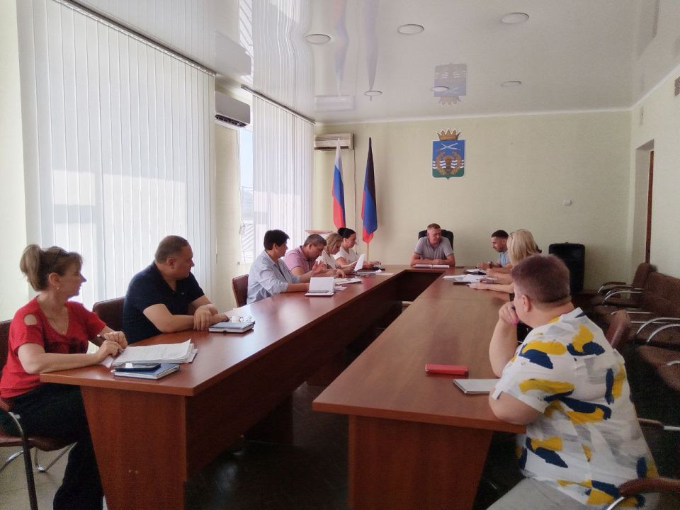 Сергей Юзвинкевич: Провел заседание комиссии по рассмотрению вопросов выделения средств из резервного фонда Администрации Володарского муниципального округа