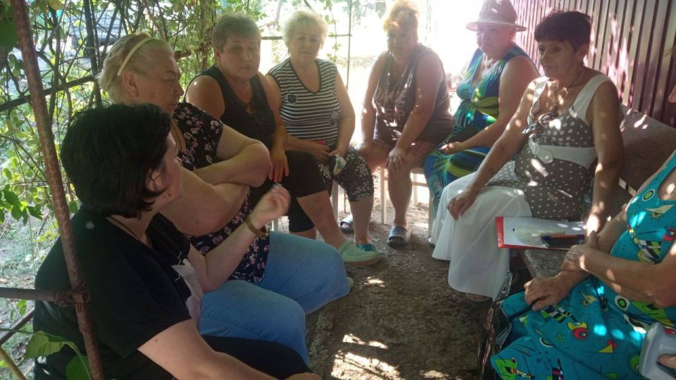 Вчера заместитель главы администрации Виктория Рогожина провела встречу с жителями улицы Карбышева города Харцызск по вопросу создания ТОС (территориальное общественное самоуправление)