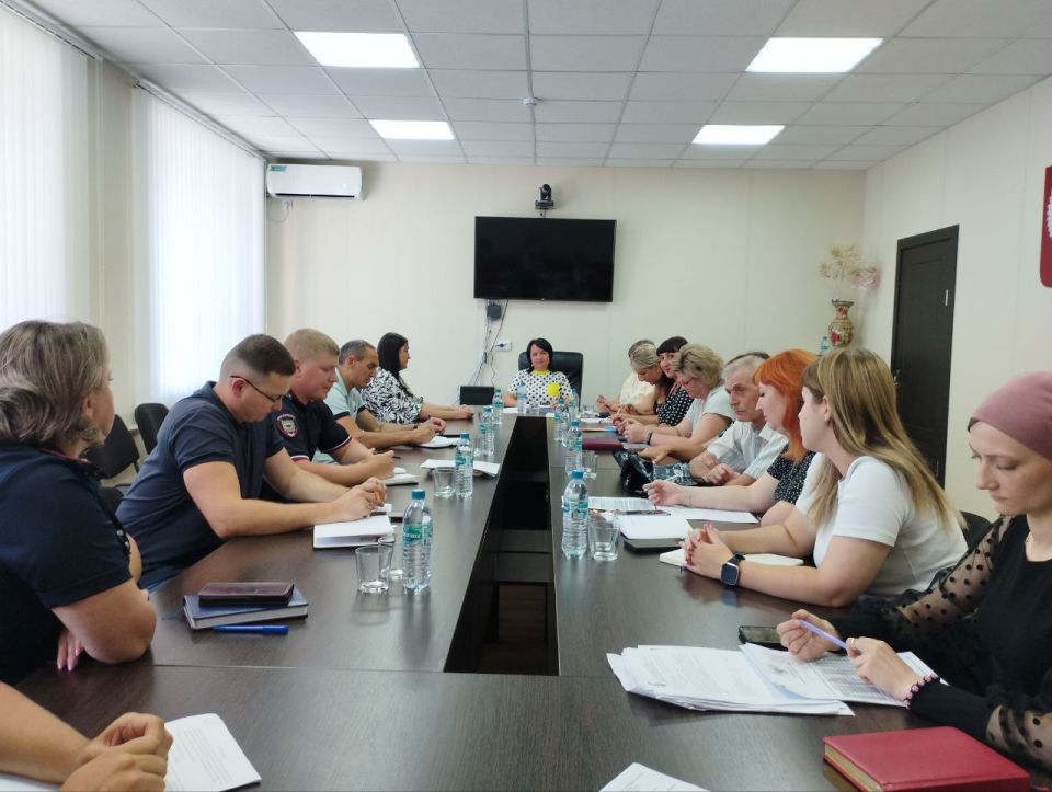 Состоялось очередное заседание комиссии по делам несовершеннолетних и защите их прав муниципального образования Волновахский МО