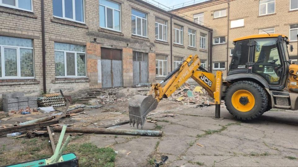 Магаданская область ремонтирует малый спортзал в школе № 2 Ждановки