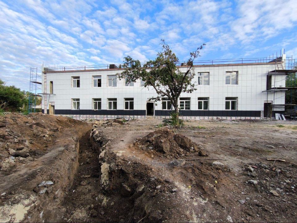 Александр Качанов: Якутия начала монтаж плиточного покрытия пола в Доме детского и юношеского творчества Докучаевска