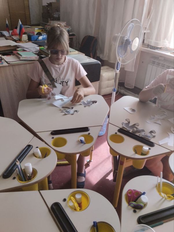 Сегодня творческая мастерская Светлодарского ДК посёлка Новолуганское (руководитель Колесникова А.) распахнула свои двери для новолуганской детворы в День кошек