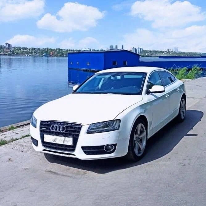 1 950 �.�. Audi A5, 2011 �.�