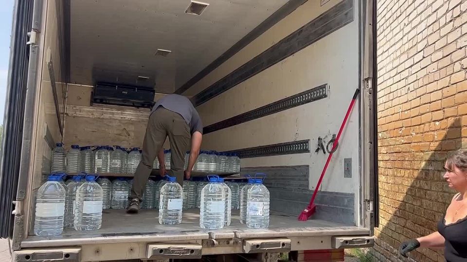 Команда Народного фронта Чукотского автономного округа помогает обеспечивать жителей Республики питьевой водой