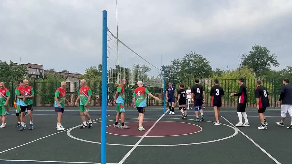 "Кубок дружбы и спорта" объединил волейболистов