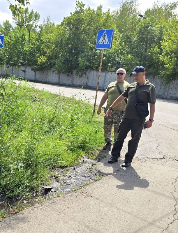 Дмитрий Огилец: Ещё один порыв на улице Амурской (бывшая Шевченко), угол дома 83, напротив остановки шахты Калиновская - Восточная, пос.Калиново