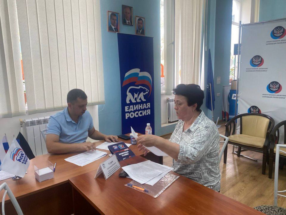 8 августа первый заместитель главы Администрации муниципального образования городского округа Харцызск Александр Гутров провел прием граждан в общественной приемной партии «Единая Россия»