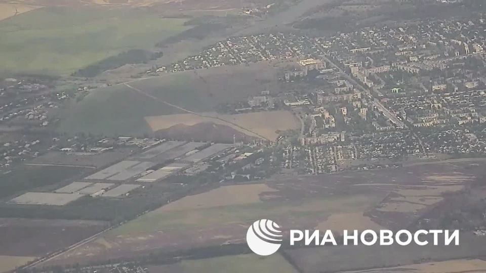 Минобороны России показало кадры уничтожения пункта временной дислокации ВСУ в ДНР ударом авиабомбы ФАБ-3000